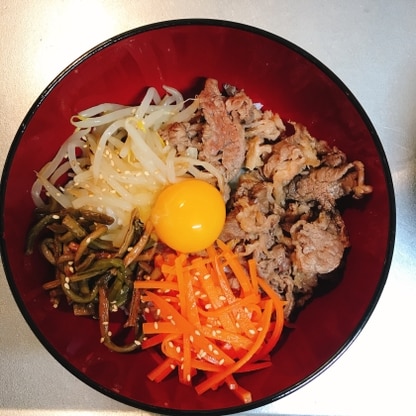 小松菜をわらびで代用してナムルを作りました⭐︎牛肉の味付けが美味で何杯でも食べられそうな一品でした！